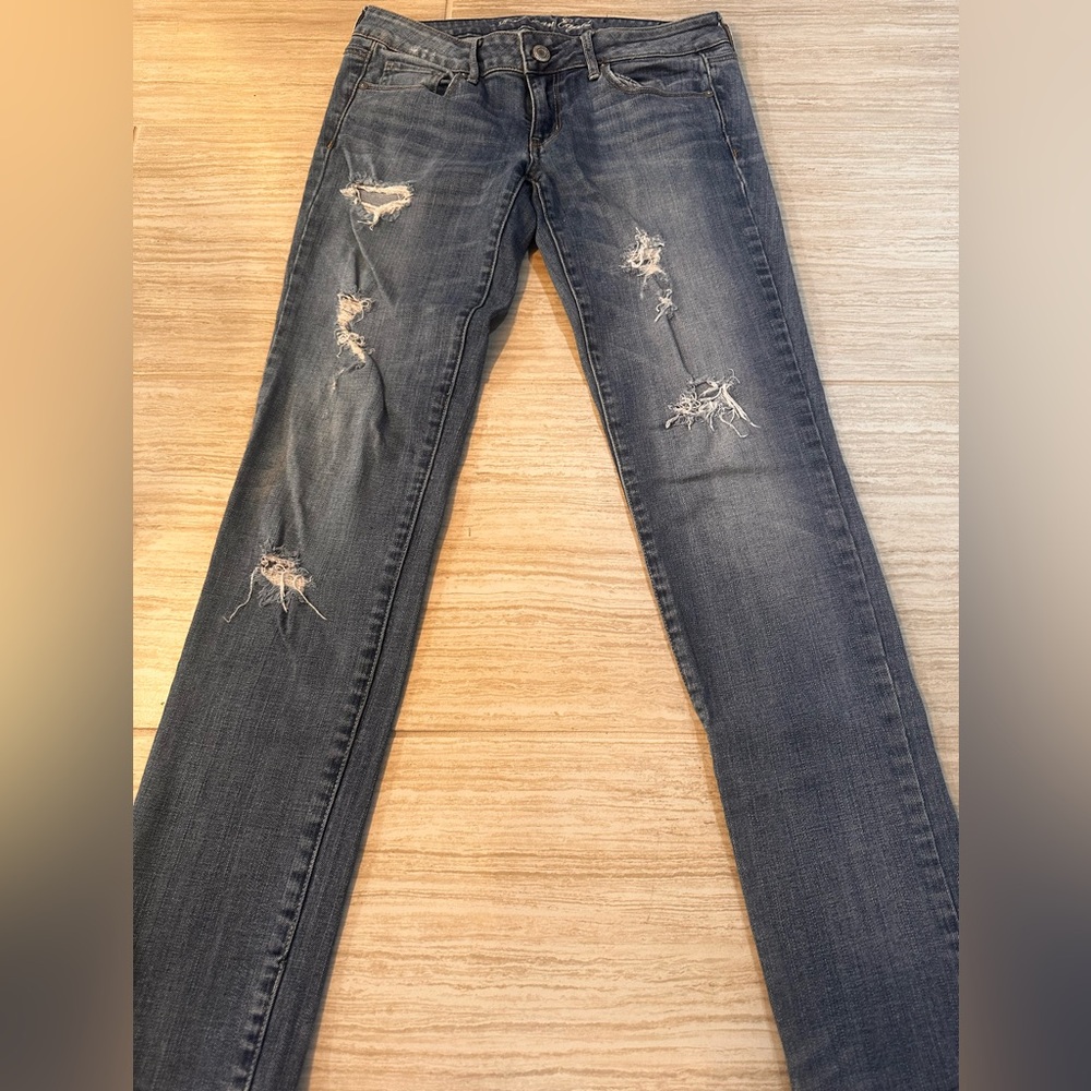 American Eagle skinny stretch
Size 8
Distressed